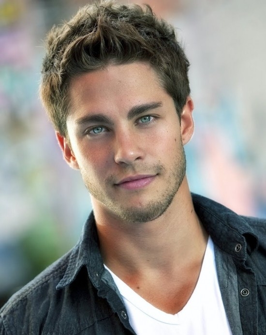 Dean Geyer - Biografia - VAGALUME