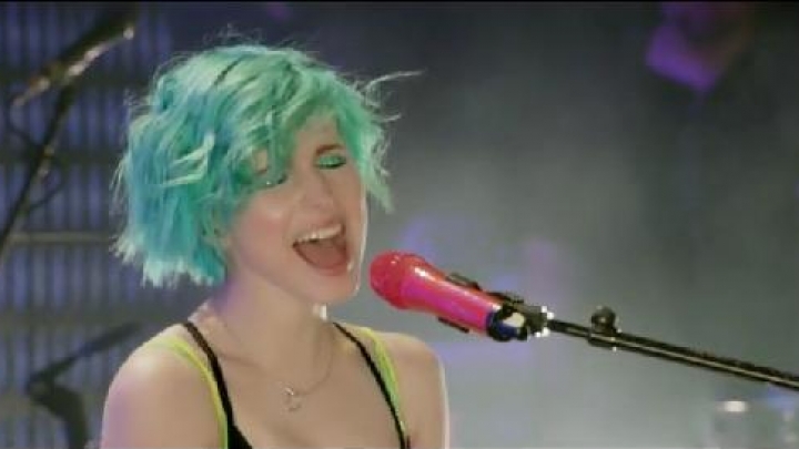 Paramore Divulga Vídeo De Performance Ao Vivo Vagalume 8526