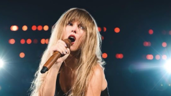 Taylor Swift viaja a Estados Unidos con su disfraz en el cuerpo luego de un show en Argentina.  ¡Mira las fotos!