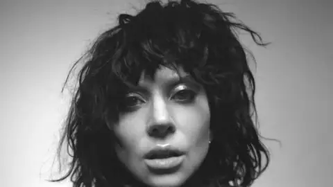 Lady Gaga lança o novo álbum, "MAYHEM". Ouça com todas as letras!