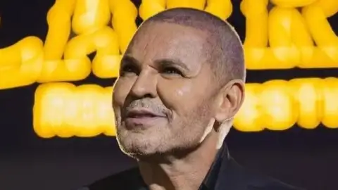 Eduardo Costa responde críticas por seu visual careca: "Inteligência vale mais do que beleza"