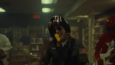 Yellowcard está de volta com as músicas "Better Days" e "honestly i". Ouça com as letras e traduções