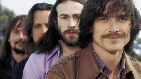 10 bandas fictícias que mereciam existir de verdade