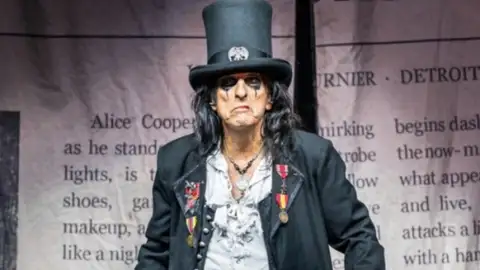 Alice Cooper eletriza São Paulo com seu show de horrores no Best Of Blues and Rock