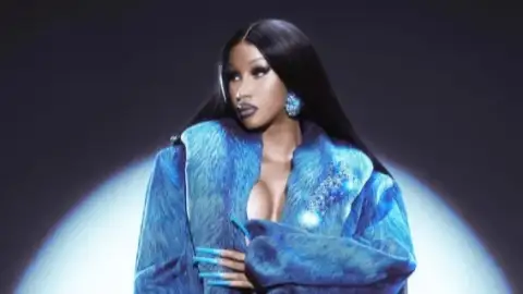 Cardi B está de volta com "Outside". Escute com a letra!