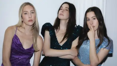 HAIM lança o álbum "I quit". Escute com todas as letras!