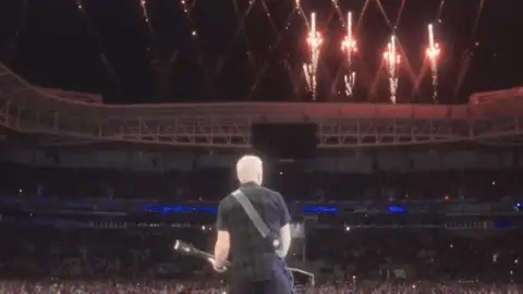 The Offspring lança clipe para "Come to Brazil" com cenas de shows no país. Veja!