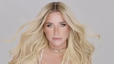 Kesha lança ".", o seu primeiro álbum como artista independente. Escute com todas as letras