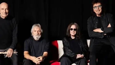 Tony Iommi diz que Ozzy resistiu para fazer um último show dias antes de sua morte