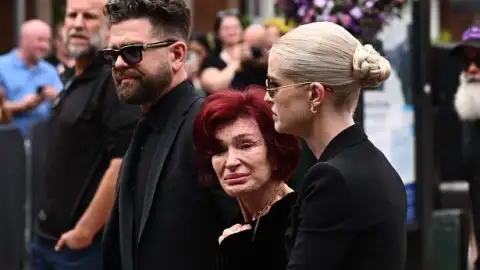 Fãs e família se despedem de Ozzy Osbourne em emocionante cortejo em Birmingham