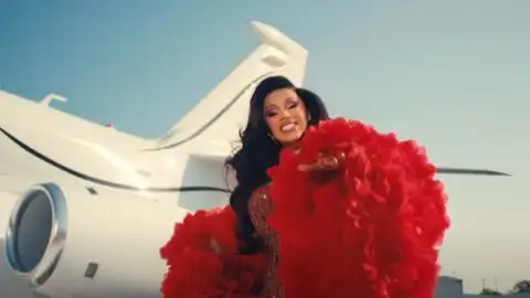 Cardi B diz que recebeu convite para se apresentar no Super Bowl, mas não aceitou