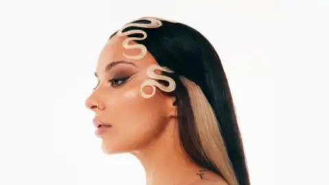 Jade lança "THAT'S SHOWBIZ BABY!". Ouça com todas as letras