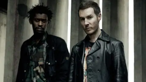 Massive Attack retira músicas do Spotify em protesto contra investimentos militares do CEO