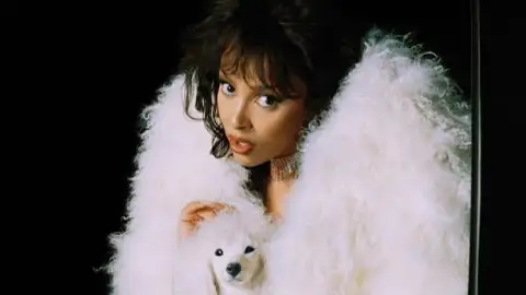 Doja Cat está de volta com o álbum "Vie". Escute com todas as letras!