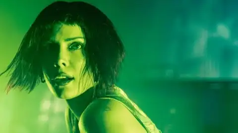 Halsey detona fã que disse para ela "parar de falar e tocar" durante show