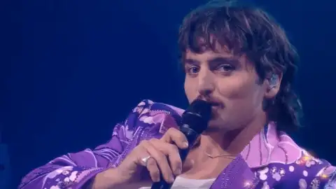 Benson Boone reage com ironia após ficar de fora do Grammy 2026