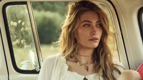 Paris Jackson revela sequela devido a vício em drogas: "Arruinou minha vida"