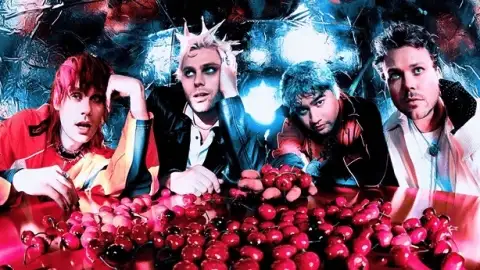5 Seconds of Summer está de volta com o álbum "EVERYONE'S A STAR!". Escute com todas as letras