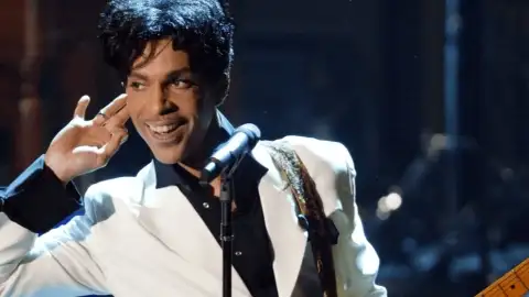 Prince passou dias só comendo panquecas em hotel de luxo em Los Angeles, diz hoteleiro