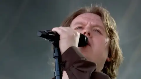 Além do Lollapalooza, Lewis Capaldi anuncia show no Rio de Janeiro
