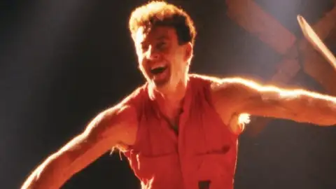 Rob Hirst, baterista e membro fundador do Midnight Oil, morre aos 70 anos