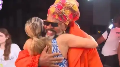 Carlinhos Brown defende Claudia Leitte em polêmica por intolerância religiosa