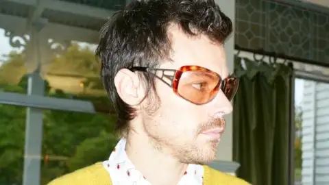 Harry Styles relembra fim do One Direction e início da carreira solo: "Me senti muito sozinho"