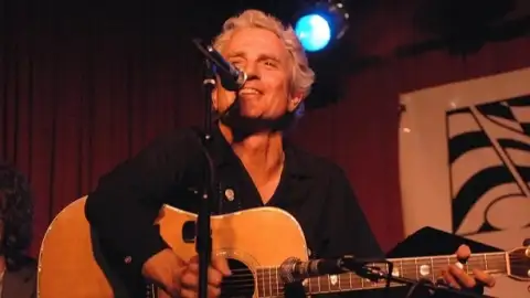 Autor dos hits "Like A Virgin", "Eternal Flame" e "True Colors", Billy Steinberg morre aos 74 anos