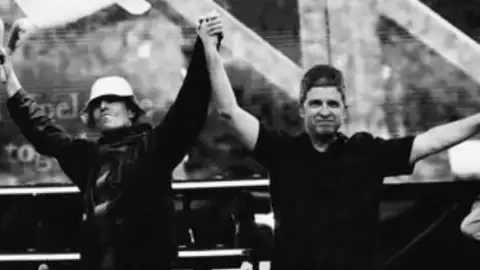 Noel e Liam Gallagher celebram título do Manchester City juntos e mantêm reconciliação após turnê