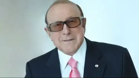 Morre Clive Davis, o lendário descobridor de Whitney Houston, aos 94 anos