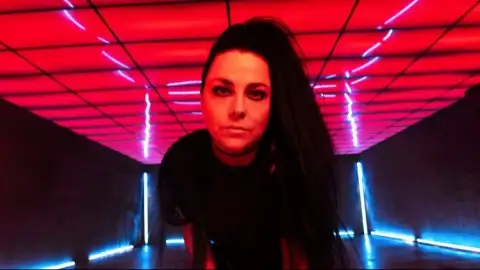 Amy Lee critica redes sociais e ecoa alerta de Madonna: "Saio de lá irritada e assustada"