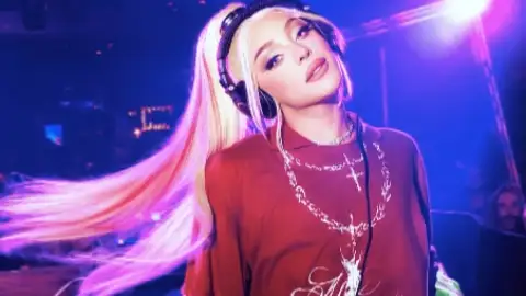 Pabllo Vittar posta foto de fio-dental e viraliza na web