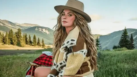 Shania Twain lança a nova música, "Faded Blue Jeans". Ouça com letra e tradução!