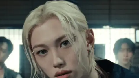 Stray Kids lança clipe de "This & That". Ouça com letra e tradução!