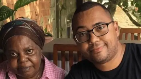 Morre aos 78 anos Anita Nobre, a mãe que deu o primeiro cavaquinho a Dudu Nobre