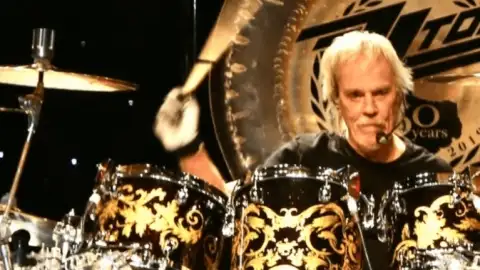 Morre Frank Beard, baterista do ZZ Top, aos 77 anos
