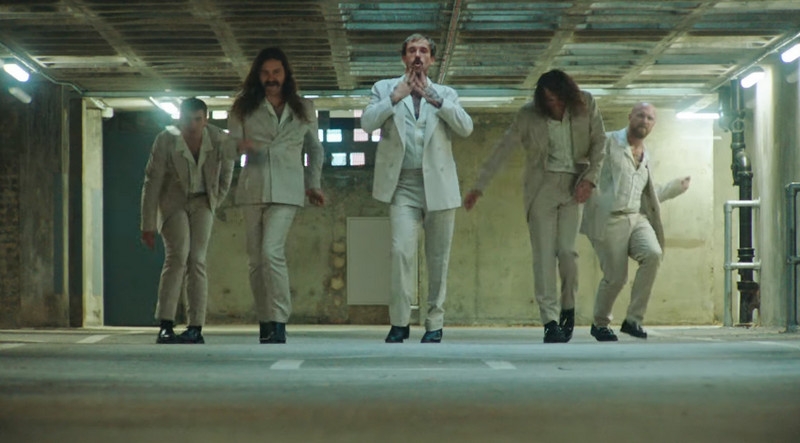 IDLES anuncia novo álbum e lança Dancer. Veja o clipe e a letra