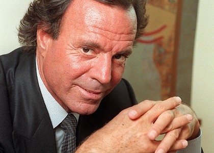 Julio Iglesias diz que gostaria de gravar um dueto com 