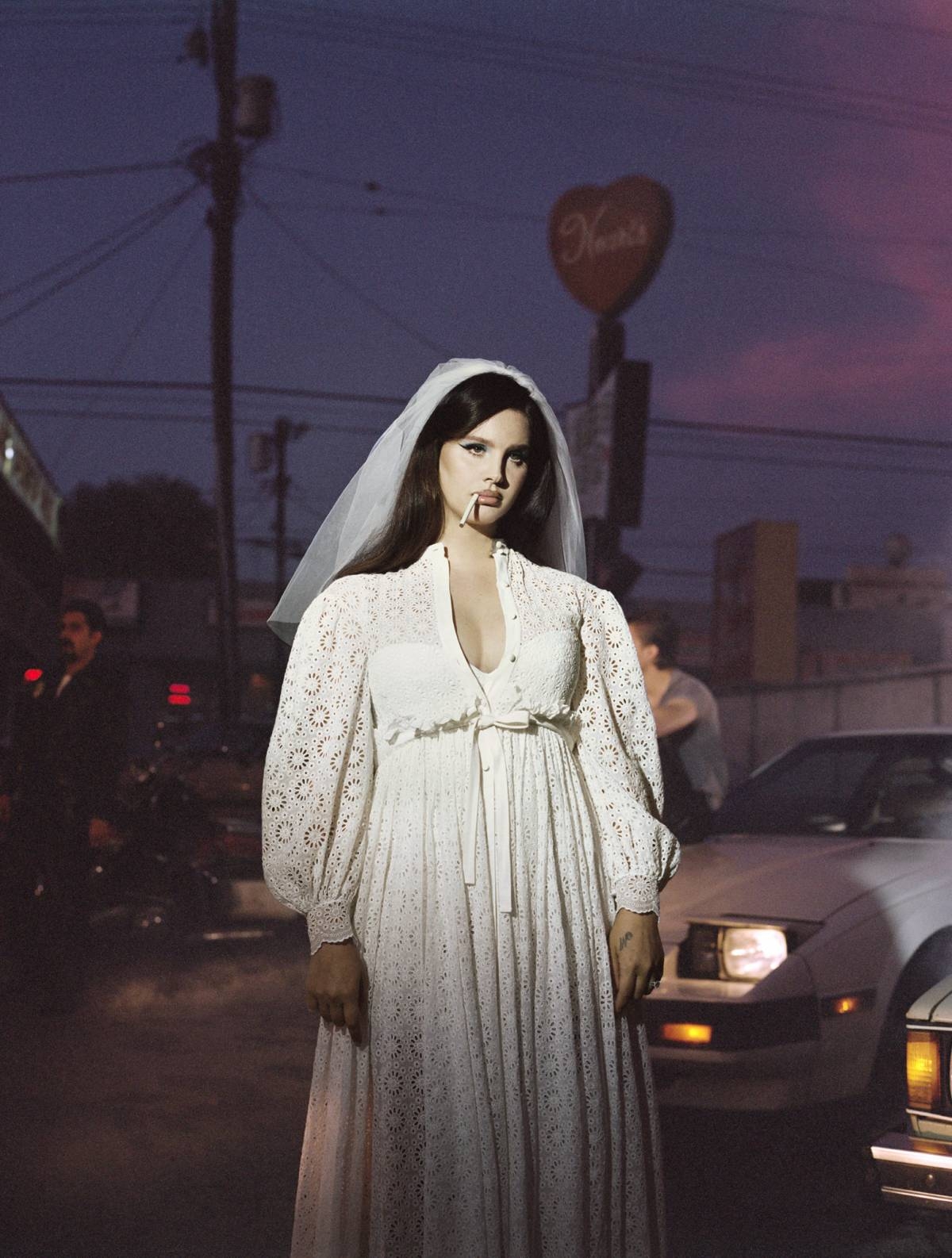 Lana Del Rey em ensaio para a Interview Magazine e mais nas imagens da