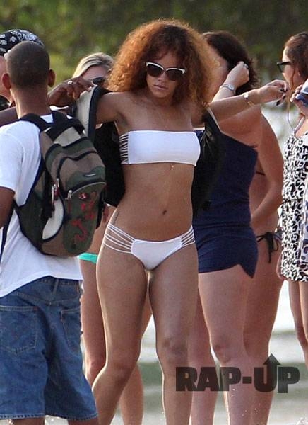 De Férias Em Barbados Rihanna Mostra A Boa Forma Vagalume
